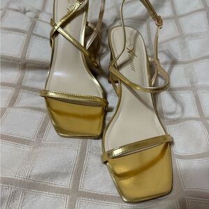 Gold Strappy Square-Toe Sandals - Women's